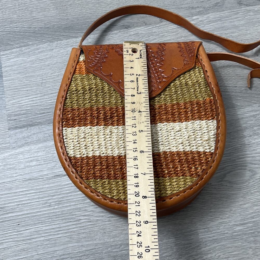 Medium African Woven Sisal Kiondo Shoulder Strap Crossbody Leather Handbag - Picture 5 of 9